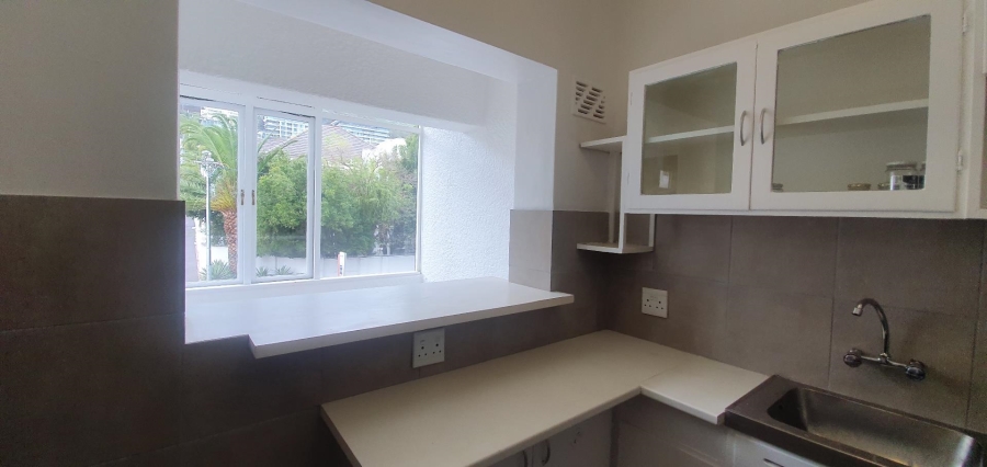 To Let 1 Bedroom Property for Rent in Sea Point Western Cape